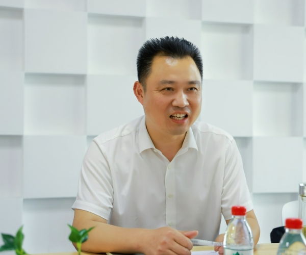 黄冈国度高新区管委会俞春明主任调研东升国际丝绸，为发展鼓劲?