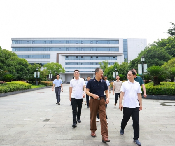西宁市辅导赴黄冈调研东升国际丝绸 共商高端丝绸项目落地大计